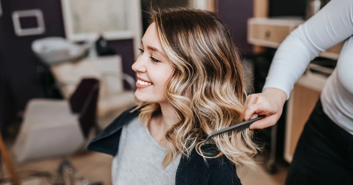 Haarverzorgingstips zodat u minder vaak naar de kapper hoeft – Einde van de maand